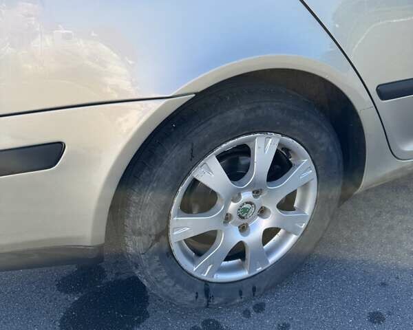 Бежевий Шкода Октавія, об'ємом двигуна 1.6 л та пробігом 275 тис. км за 4900 $, фото 6 на Automoto.ua