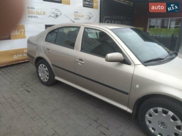 Бежевый Шкода Октавия, объемом двигателя 1.6 л и пробегом 220 тыс. км за 4650 $, фото 1 на Automoto.ua