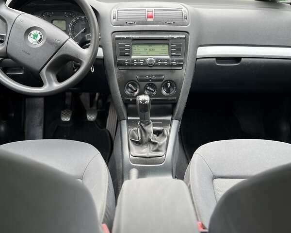 Бежевый Шкода Октавия, объемом двигателя 1.6 л и пробегом 155 тыс. км за 5750 $, фото 16 на Automoto.ua