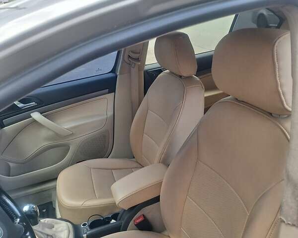 Шкода Октавія 2004 у Дніпро (Дніпропетровську) на Automoto.ua Бежевий Шкода Октавія, об'ємом двигуна 1.6 л та пробігом 250 тис. км за 5900 $, фото 8 на Automoto.ua