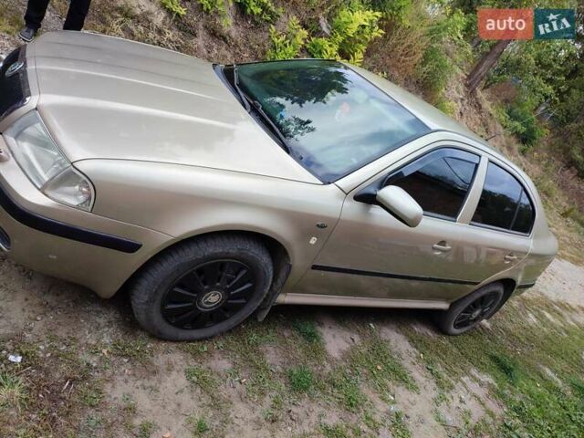 Бежевий Шкода Октавія, об'ємом двигуна 2 л та пробігом 280 тис. км за 4300 $, фото 1 на Automoto.ua