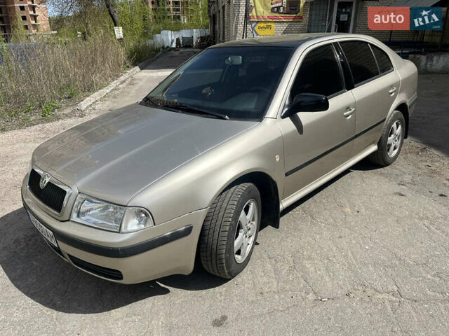 Бежевый Шкода Октавия, объемом двигателя 1.78 л и пробегом 317 тыс. км за 7500 $, фото 1 на Automoto.ua
