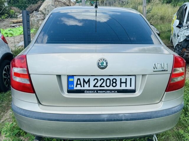 Бежевий Шкода Октавія, об'ємом двигуна 1.6 л та пробігом 300 тис. км за 1900 $, фото 1 на Automoto.ua