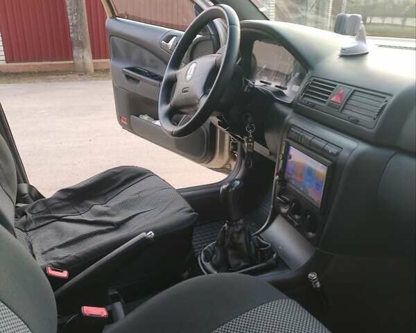 Бежевый Шкода Октавия, объемом двигателя 1.6 л и пробегом 255 тыс. км за 4000 $, фото 35 на Automoto.ua