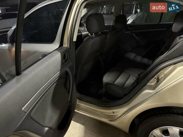 Бежевый Шкода Октавия, объемом двигателя 1.6 л и пробегом 206 тыс. км за 5200 $, фото 26 на Automoto.ua