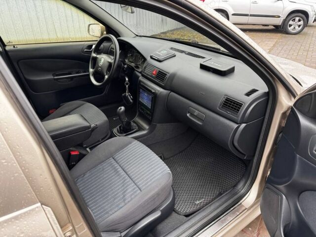 Бежевый Шкода Октавия, объемом двигателя 1.6 л и пробегом 245 тыс. км за 4999 $, фото 11 на Automoto.ua