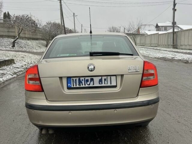 Бежевый Шкода Октавия, объемом двигателя 2 л и пробегом 242 тыс. км за 2599 $, фото 4 на Automoto.ua