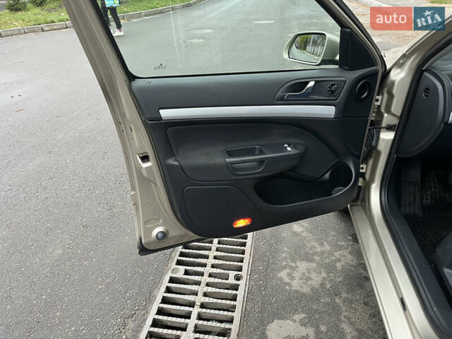 Бежевий Шкода Октавія, об'ємом двигуна 1.6 л та пробігом 193 тис. км за 5999 $, фото 9 на Automoto.ua