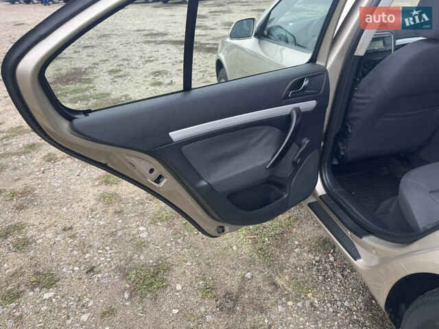 Бежевий Шкода Октавія, об'ємом двигуна 0 л та пробігом 235 тис. км за 6450 $, фото 46 на Automoto.ua