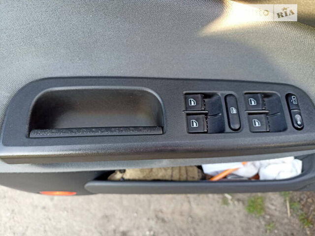 Бежевий Шкода Октавія, об'ємом двигуна 1.6 л та пробігом 240 тис. км за 6000 $, фото 7 на Automoto.ua