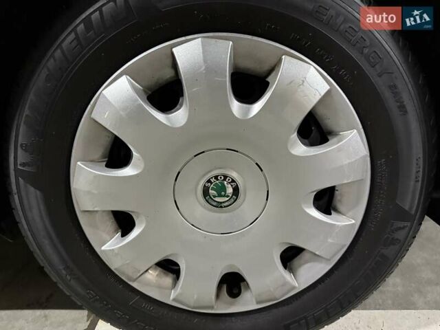 Бежевый Шкода Октавия, объемом двигателя 1.6 л и пробегом 206 тыс. км за 5200 $, фото 6 на Automoto.ua