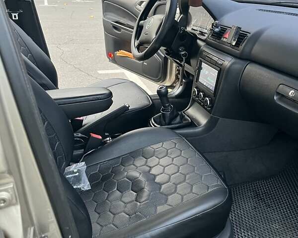 Бежевий Шкода Октавія, об'ємом двигуна 1.6 л та пробігом 200 тис. км за 6200 $, фото 19 на Automoto.ua