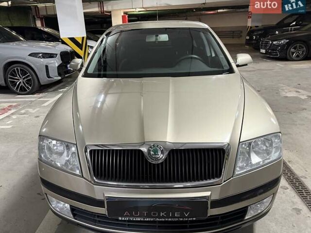 Бежевый Шкода Октавия, объемом двигателя 1.6 л и пробегом 206 тыс. км за 5200 $, фото 2 на Automoto.ua