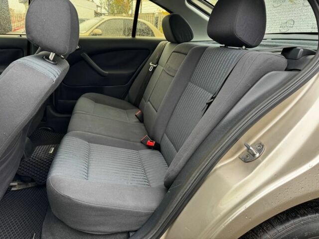 Бежевый Шкода Октавия, объемом двигателя 1.6 л и пробегом 245 тыс. км за 4999 $, фото 13 на Automoto.ua