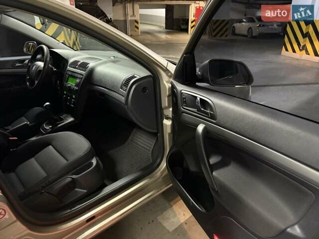 Бежевый Шкода Октавия, объемом двигателя 1.6 л и пробегом 206 тыс. км за 5200 $, фото 31 на Automoto.ua