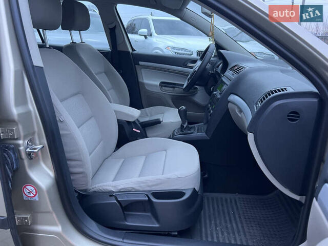 Бежевый Шкода Октавия, объемом двигателя 1.6 л и пробегом 212 тыс. км за 5490 $, фото 23 на Automoto.ua