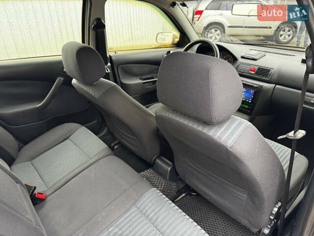 Бежевый Шкода Октавия, объемом двигателя 1.6 л и пробегом 245 тыс. км за 4999 $, фото 12 на Automoto.ua