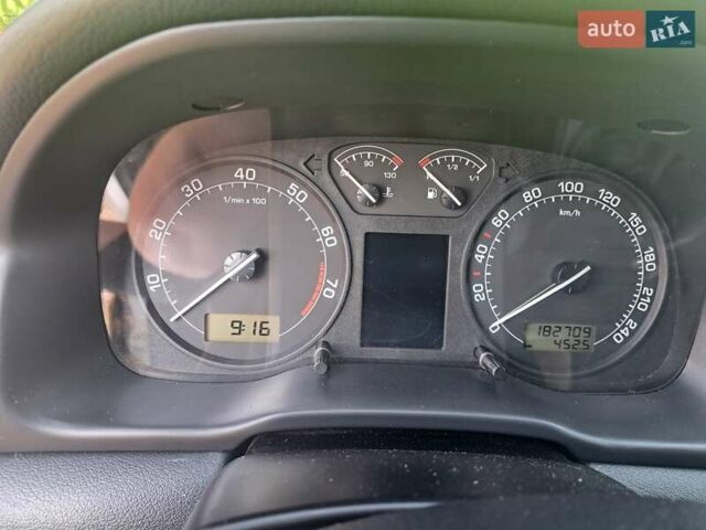 Бежевый Шкода Октавия, объемом двигателя 1.6 л и пробегом 183 тыс. км за 5700 $, фото 5 на Automoto.ua