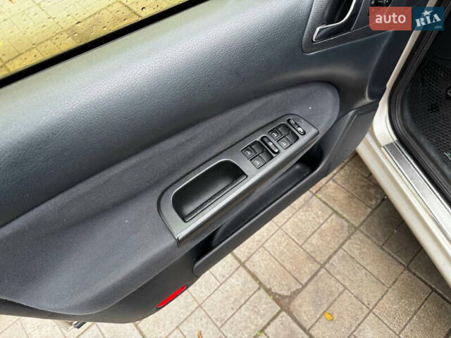 Бежевый Шкода Октавия, объемом двигателя 1.6 л и пробегом 245 тыс. км за 4999 $, фото 6 на Automoto.ua