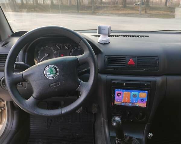 Бежевый Шкода Октавия, объемом двигателя 1.6 л и пробегом 255 тыс. км за 4000 $, фото 29 на Automoto.ua