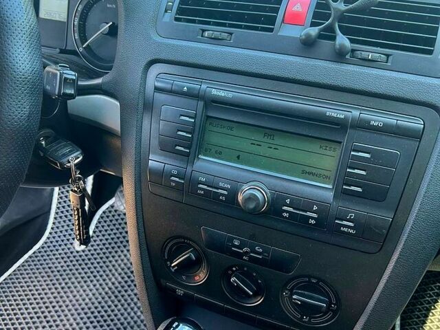 Бежевий Шкода Октавія, об'ємом двигуна 1.9 л та пробігом 286 тис. км за 4400 $, фото 8 на Automoto.ua
