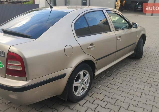 Бежевый Шкода Октавия, объемом двигателя 1.6 л и пробегом 255 тыс. км за 4000 $, фото 3 на Automoto.ua