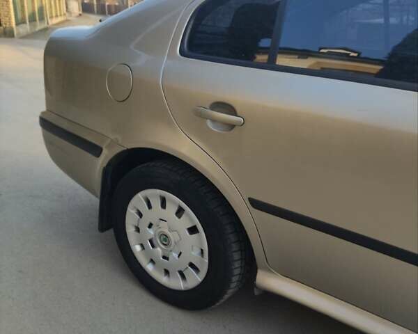 Бежевый Шкода Октавия, объемом двигателя 1.6 л и пробегом 255 тыс. км за 4000 $, фото 10 на Automoto.ua