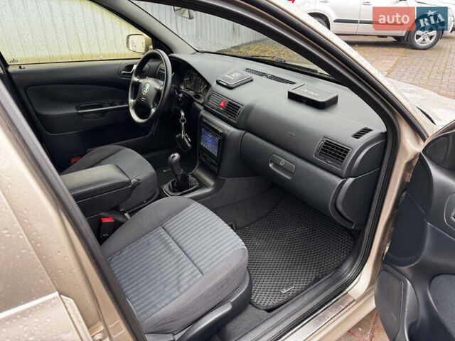 Бежевый Шкода Октавия, объемом двигателя 1.6 л и пробегом 245 тыс. км за 4999 $, фото 11 на Automoto.ua