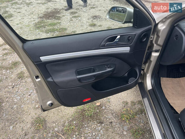 Бежевий Шкода Октавія, об'ємом двигуна 0 л та пробігом 235 тис. км за 6450 $, фото 51 на Automoto.ua