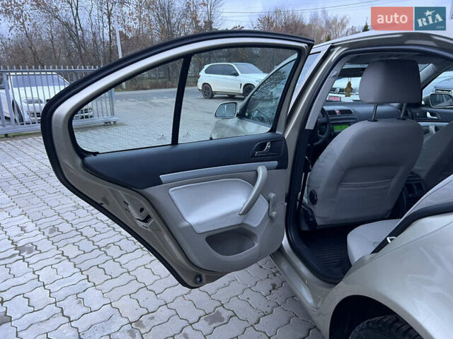 Бежевый Шкода Октавия, объемом двигателя 1.6 л и пробегом 212 тыс. км за 5490 $, фото 29 на Automoto.ua