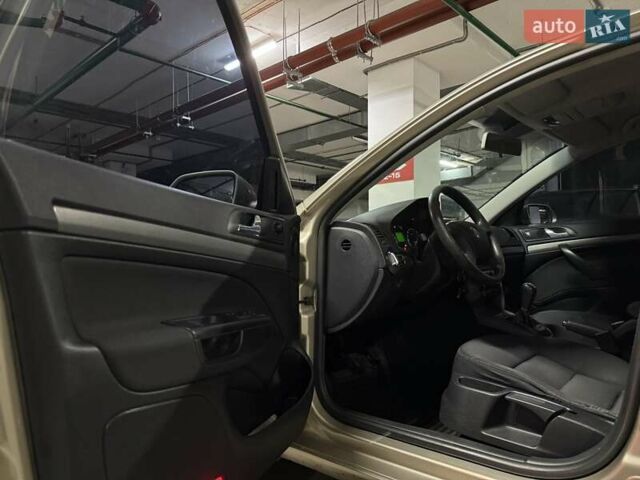 Бежевый Шкода Октавия, объемом двигателя 1.6 л и пробегом 206 тыс. км за 5200 $, фото 13 на Automoto.ua