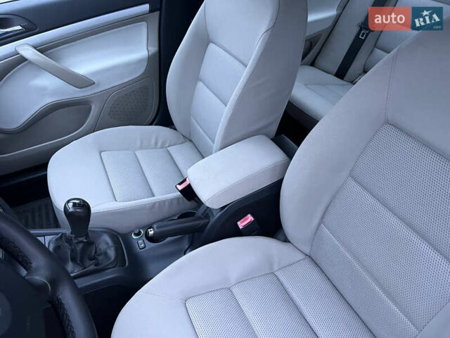 Бежевый Шкода Октавия, объемом двигателя 1.6 л и пробегом 212 тыс. км за 5490 $, фото 20 на Automoto.ua