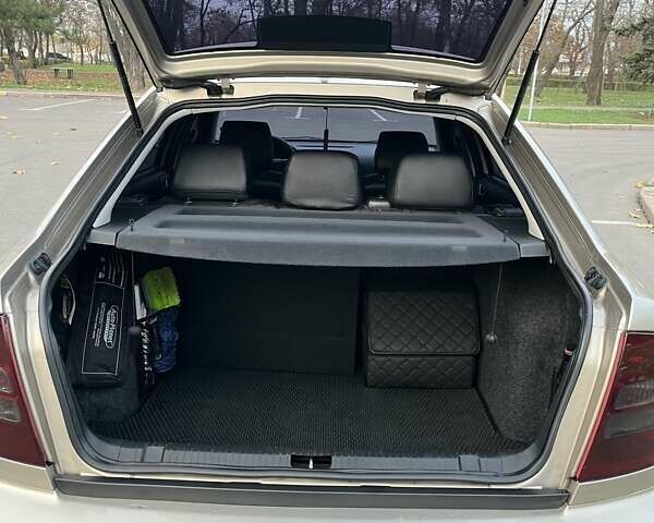 Бежевий Шкода Октавія, об'ємом двигуна 1.6 л та пробігом 200 тис. км за 6200 $, фото 10 на Automoto.ua