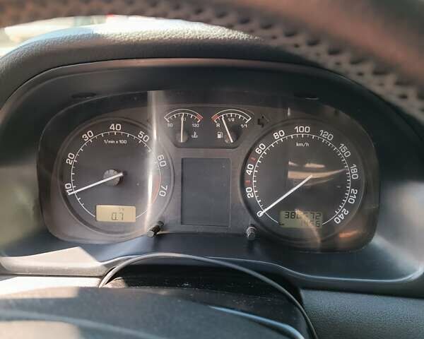 Бежевий Шкода Октавія, об'ємом двигуна 1.6 л та пробігом 380 тис. км за 3999 $, фото 1 на Automoto.ua