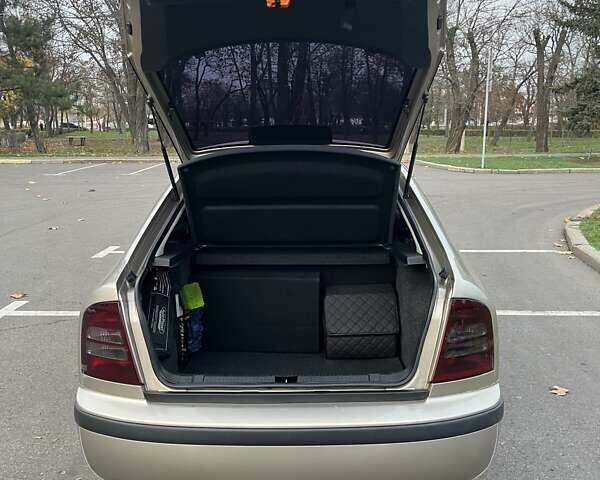 Бежевий Шкода Октавія, об'ємом двигуна 1.6 л та пробігом 200 тис. км за 6200 $, фото 8 на Automoto.ua