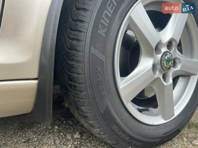 Бежевий Шкода Октавія, об'ємом двигуна 0 л та пробігом 235 тис. км за 6450 $, фото 18 на Automoto.ua