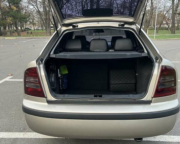 Бежевий Шкода Октавія, об'ємом двигуна 1.6 л та пробігом 200 тис. км за 6200 $, фото 2 на Automoto.ua