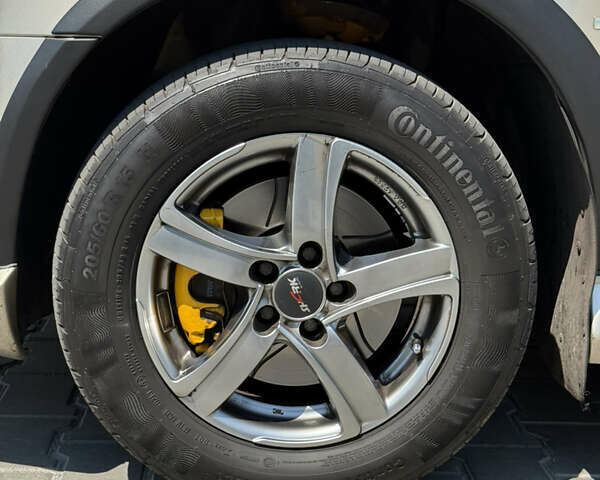 Бежевый Шкода Октавия, объемом двигателя 2 л и пробегом 125 тыс. км за 8500 $, фото 31 на Automoto.ua