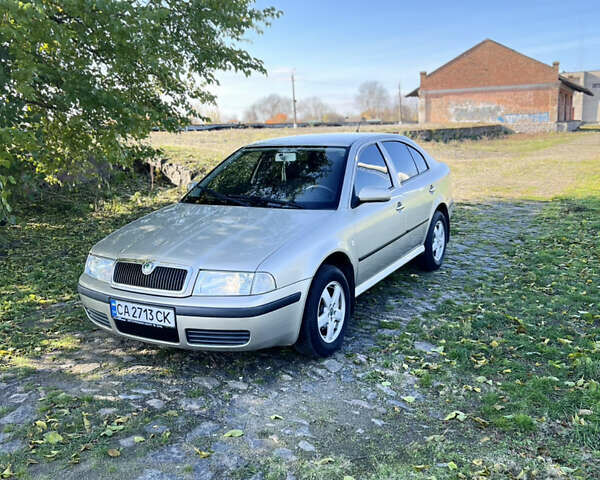 Бежевый Шкода Октавия, объемом двигателя 1.6 л и пробегом 232 тыс. км за 5900 $, фото 1 на Automoto.ua