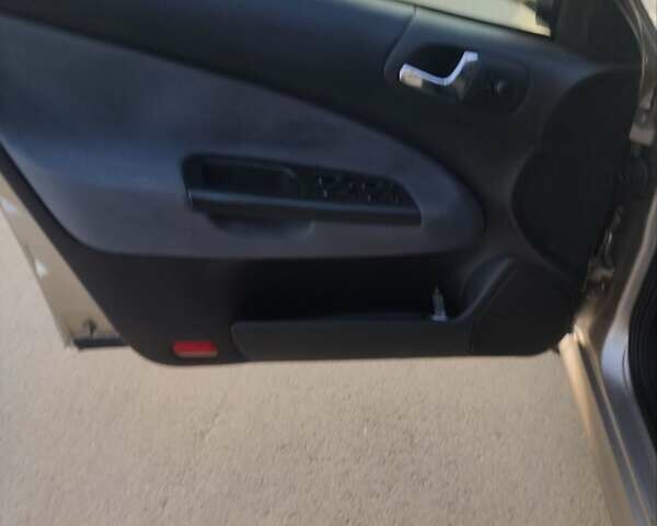 Бежевый Шкода Октавия, объемом двигателя 1.6 л и пробегом 255 тыс. км за 4000 $, фото 25 на Automoto.ua