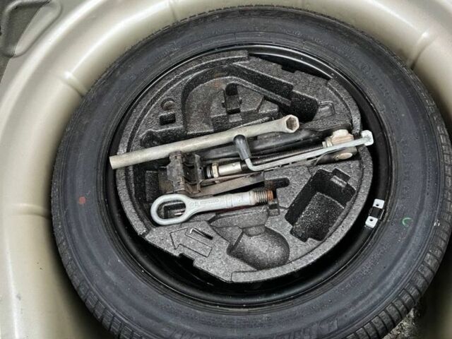 Бежевый Шкода Октавия, объемом двигателя 2 л и пробегом 242 тыс. км за 2599 $, фото 3 на Automoto.ua