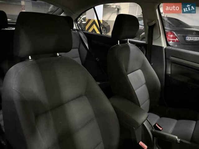 Бежевый Шкода Октавия, объемом двигателя 1.6 л и пробегом 206 тыс. км за 5200 $, фото 35 на Automoto.ua