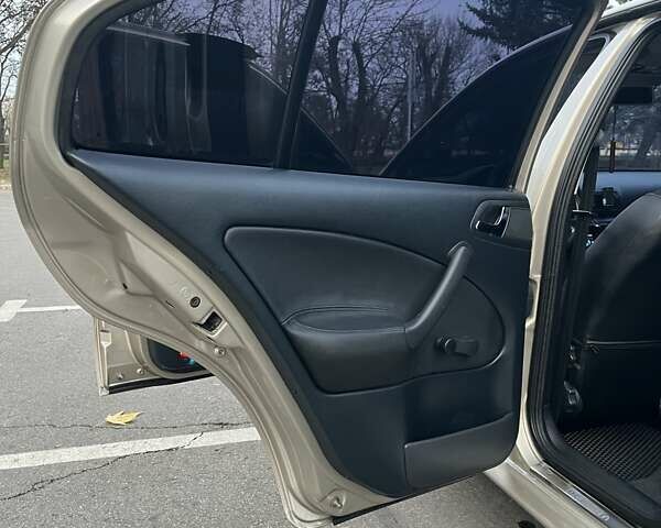 Бежевий Шкода Октавія, об'ємом двигуна 1.6 л та пробігом 200 тис. км за 6200 $, фото 16 на Automoto.ua