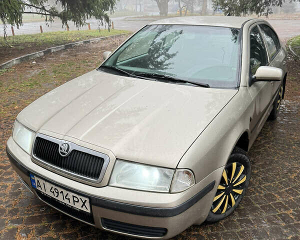 Бежевый Шкода Октавия, объемом двигателя 1.6 л и пробегом 213 тыс. км за 5500 $, фото 1 на Automoto.ua