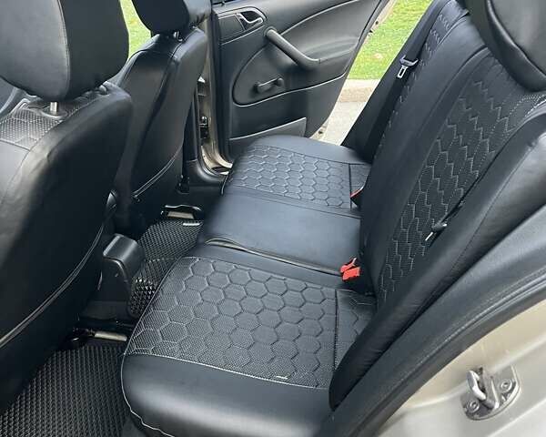 Бежевий Шкода Октавія, об'ємом двигуна 1.6 л та пробігом 200 тис. км за 6200 $, фото 22 на Automoto.ua