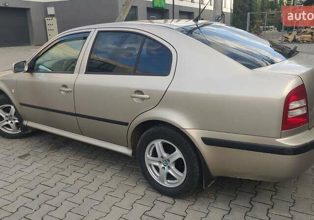 Бежевый Шкода Октавия, объемом двигателя 1.6 л и пробегом 255 тыс. км за 4000 $, фото 5 на Automoto.ua