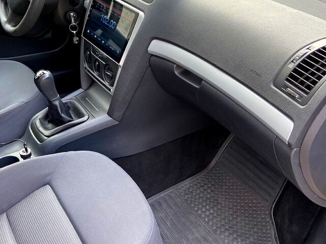 Бежевий Шкода Октавія, об'ємом двигуна 1.6 л та пробігом 265 тис. км за 6500 $, фото 3 на Automoto.ua