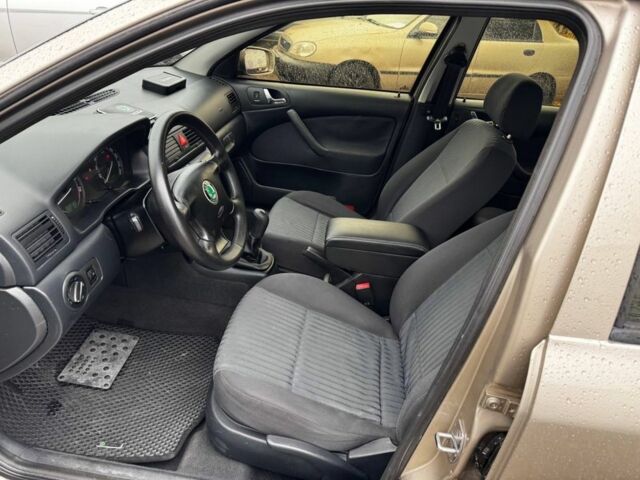 Бежевый Шкода Октавия, объемом двигателя 1.6 л и пробегом 245 тыс. км за 4999 $, фото 7 на Automoto.ua