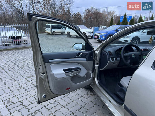 Бежевый Шкода Октавия, объемом двигателя 1.6 л и пробегом 212 тыс. км за 5490 $, фото 9 на Automoto.ua