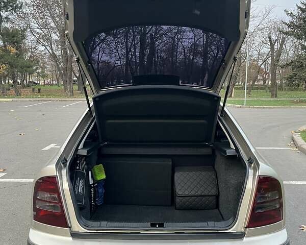 Бежевий Шкода Октавія, об'ємом двигуна 1.6 л та пробігом 200 тис. км за 6200 $, фото 9 на Automoto.ua